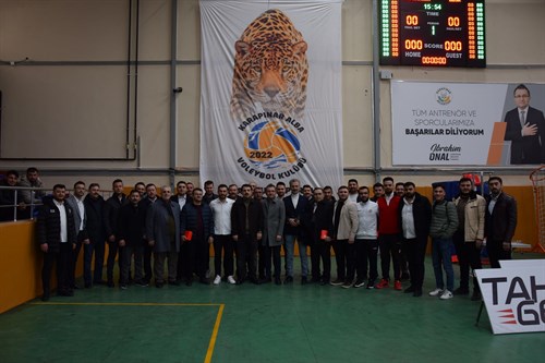 Kaymakamımız Şenol ÖZTÜRK, Karapınar ALBA Spor Kulübü -İBB Spor Kulübü Voleybol müsabakasını izledi