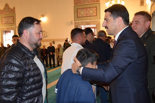 Kaymakamımız Şenol ÖZTÜRK Bayram Namazı sonrası Vatandaşlarımızla ve ilçe protokolü ile Bayramlaştı