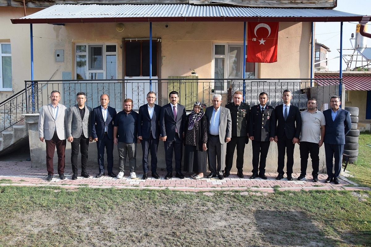Kaymakamımız Şenol ÖZTÜRK, Bayram Sabahı Şehidimiz Ramazan Emre ALA ’nın Ailesini Yalnız Bırakmadı