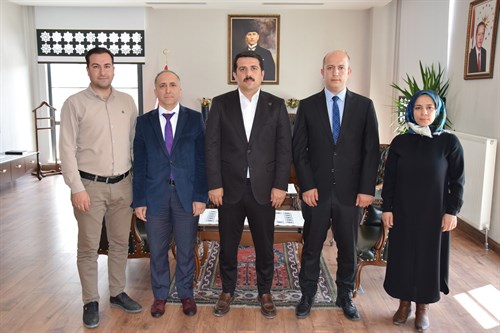 Sosyal Güvenlik Haftası Dolayısıyla Sosyal Güvenlik Kurumu Müdürü ve Personelleri Kaymakamımız Şenol ÖZTÜRK’ ü Ziyaret Etti